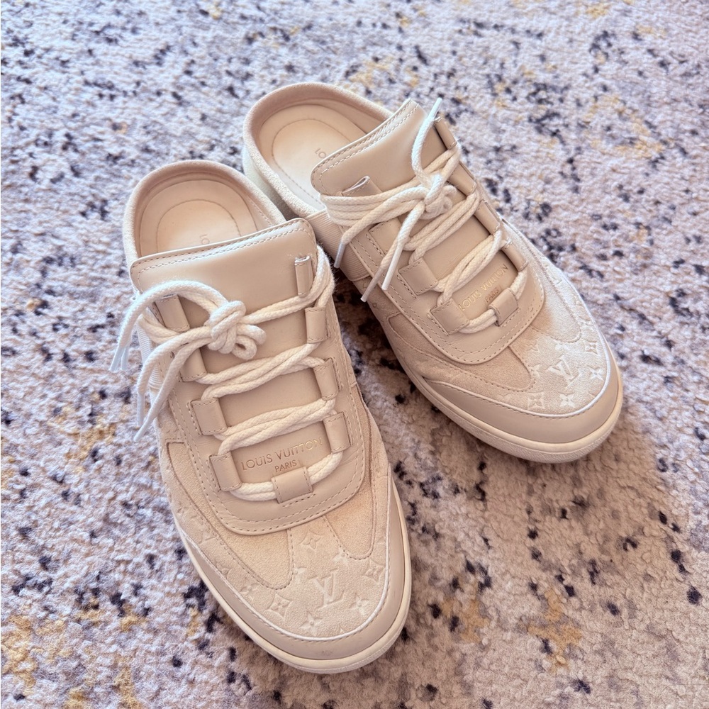 Louis Vuitton Women's Cream Monogram Low-Top Sneakers size39